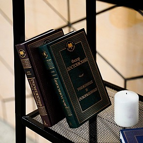 Книги в твёрдой обложке для декора